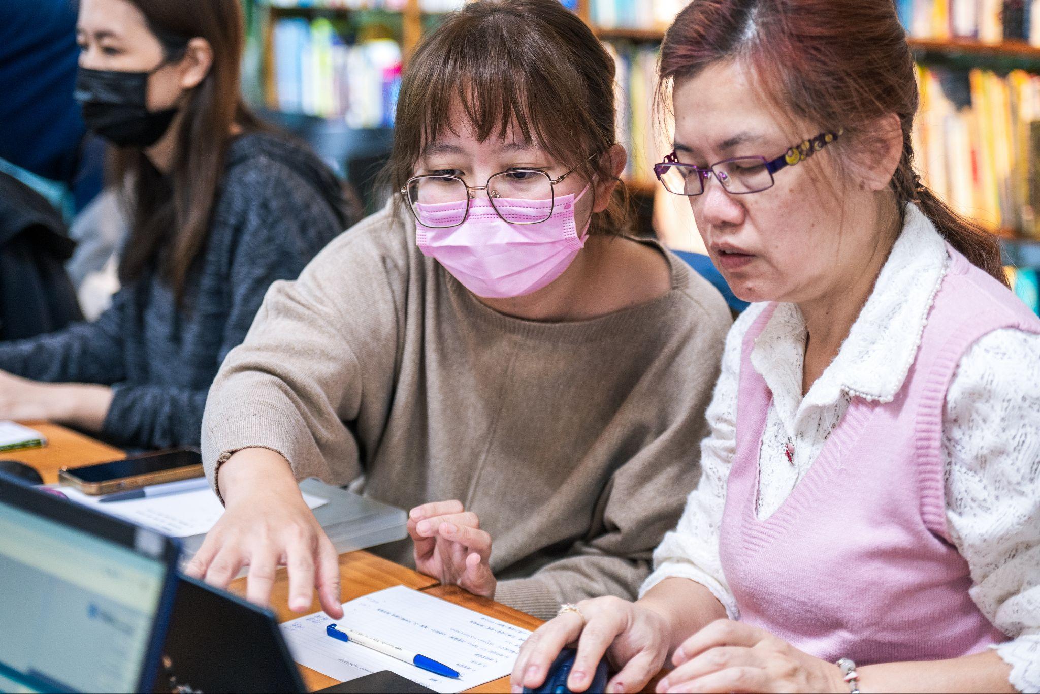 女性學員上課